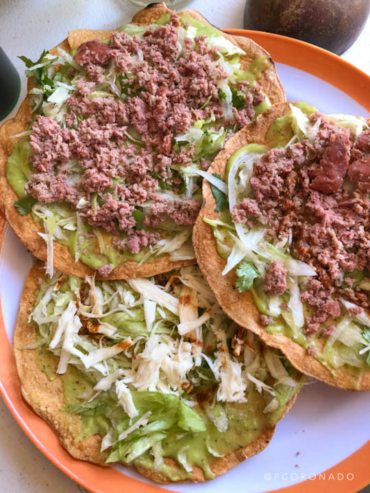 tostadas hechas con salchicha ejuteca