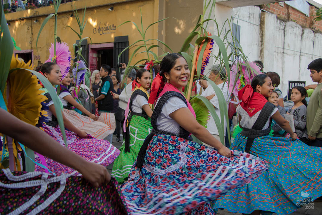 mujeres bailando