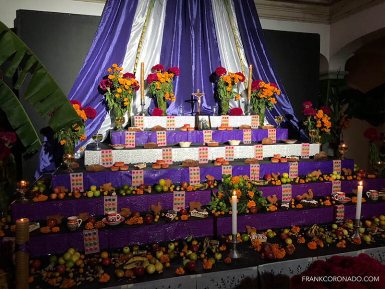 Todo sobre los Altares de muertos en Oaxaca - Frank Coronado