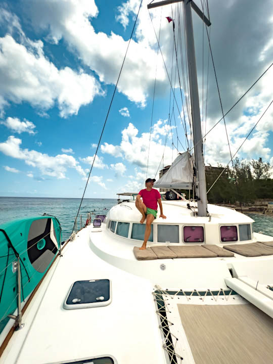 frank coronado en catamaran en cozumel