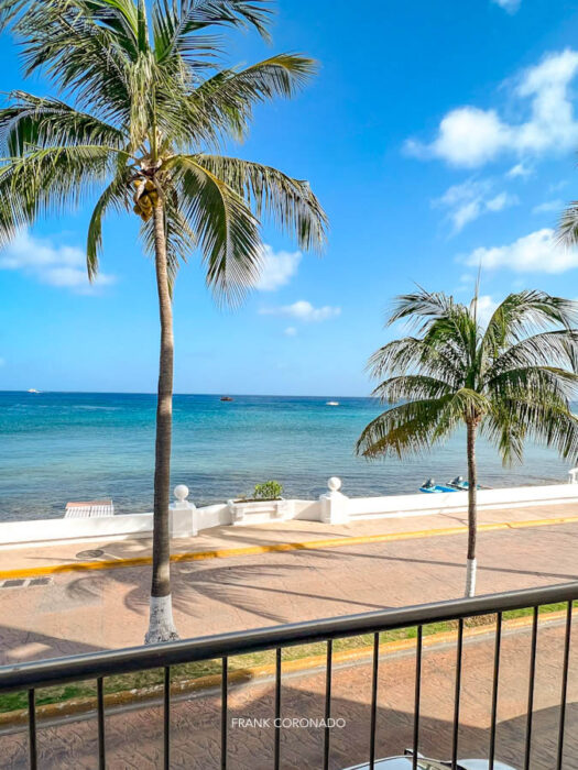 vista del mar desde los departamentos