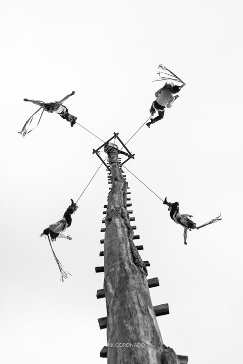 danza de los voladores en dia nublado