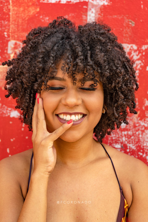 retrato de mujer de piel morena