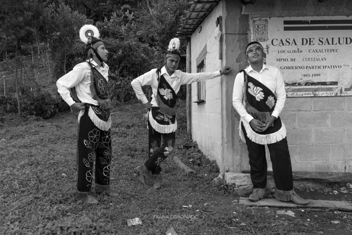 jovenes de la danza de los voladores en caxaltepec