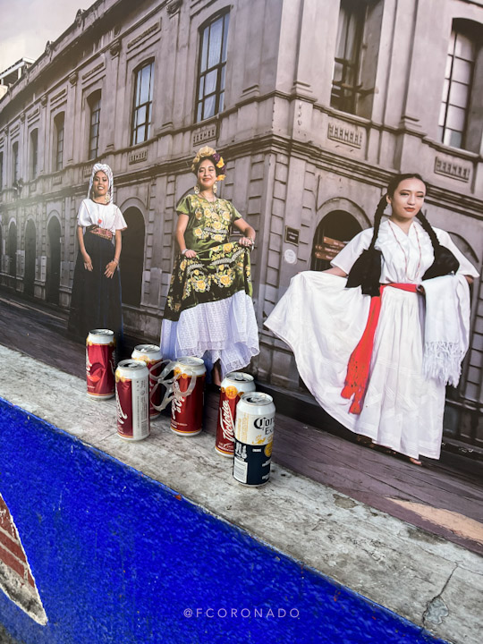 latas de cerveza en la via publica del centro de oaxaca