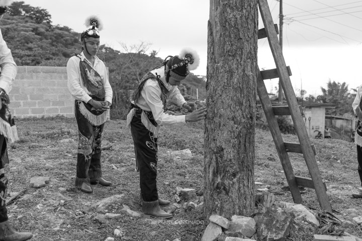 rezos previos a la danza de los voladores