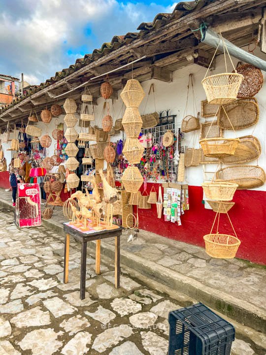 artesanias elaboradas por gente de cuetzalan