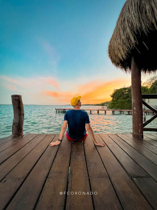 vistas del atardecer desde la laguna de bacalar