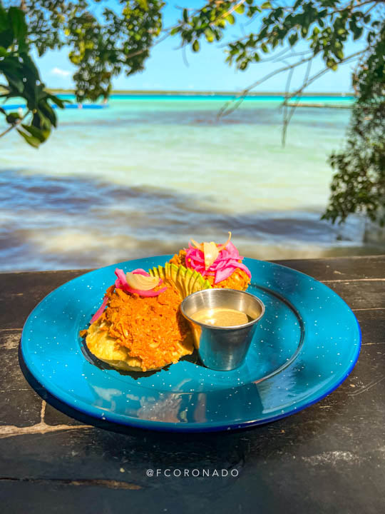 infladitas de cochinita en la playita bacalar