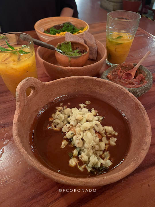 pozole seco en restaurante levadura de olla