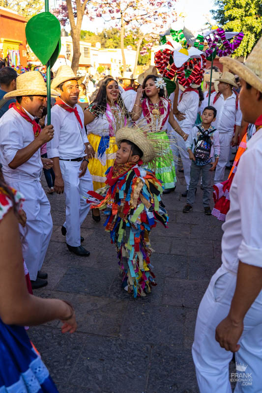 niño en carnaval en Oaxaca