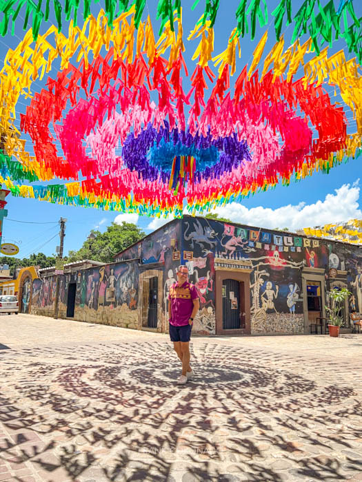 papel picado en el barrio de jalatlaco