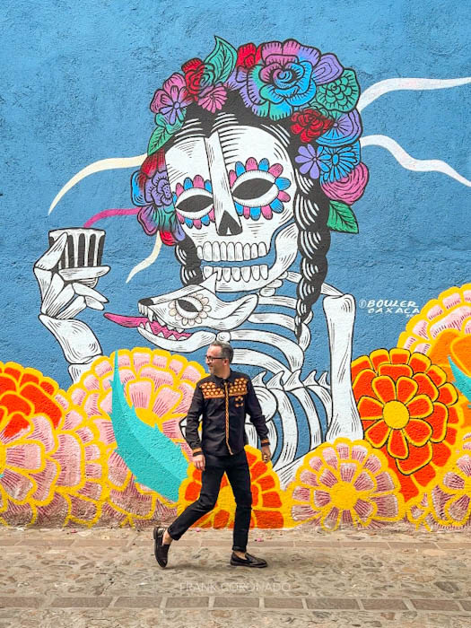 arte urbano de dia de muertos en oaxaca