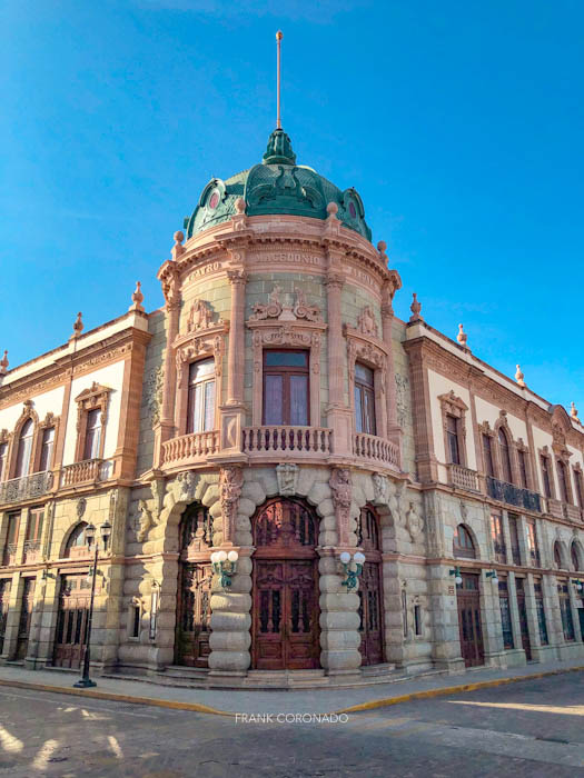 fachada del teatro macedonio alcala de Oaxaca