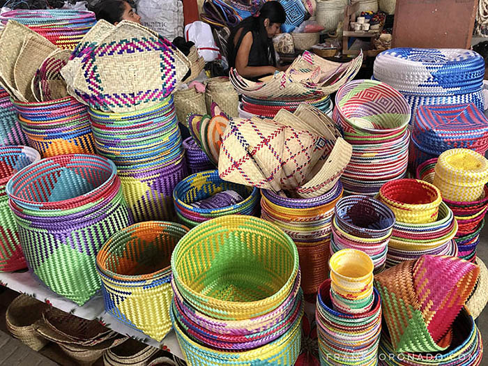 Puesto de cesteria en el mercado de tlacolula oaxaca