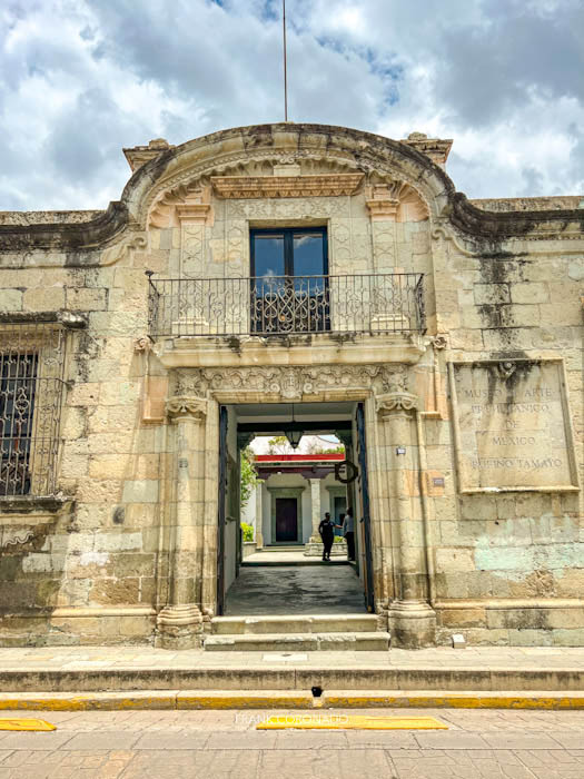 fachada del museo de arte prehispanico rufino tamayo