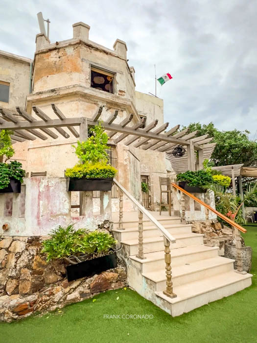 vista de la fachada del observatorio de mazatlan