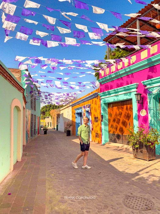 barrio de jalatlaco con papel picado