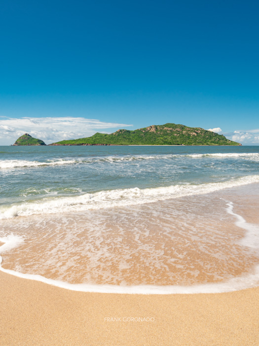 playa de mazatlan con vista a Isla venados