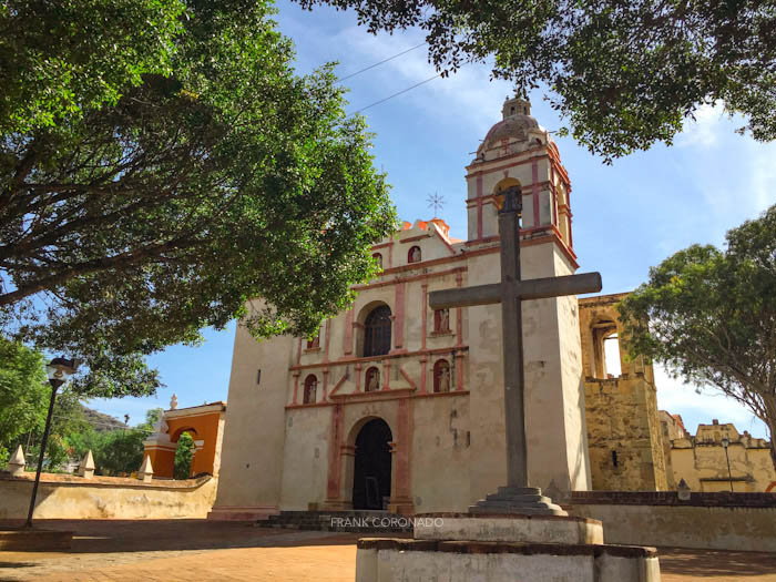 fachada del templo de san jeronimo tlacochahuaya