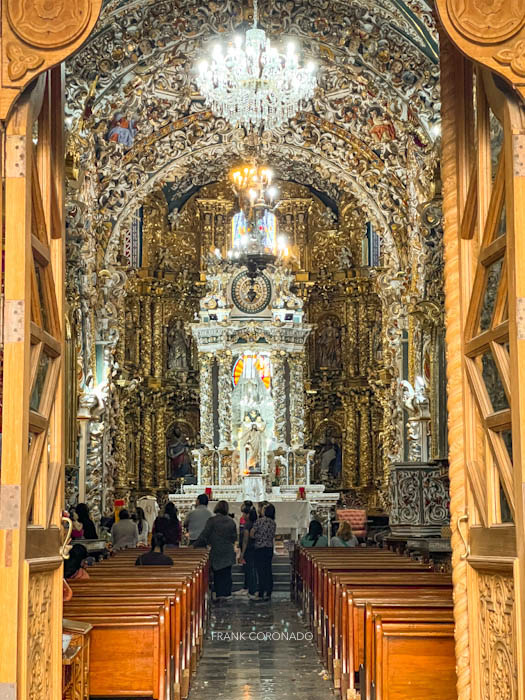 interior del templo de tonanzintla puebla<br />
