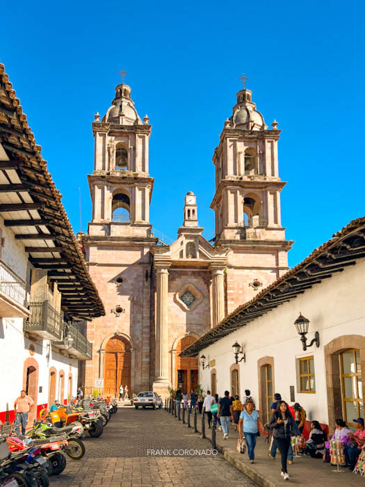 Fachada d ela parroquia de san francisco de asis en valle de bravo