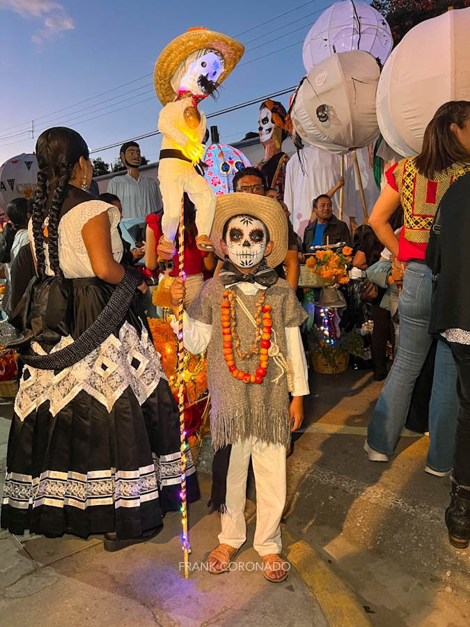 Niño en muerteada de Oaxaca